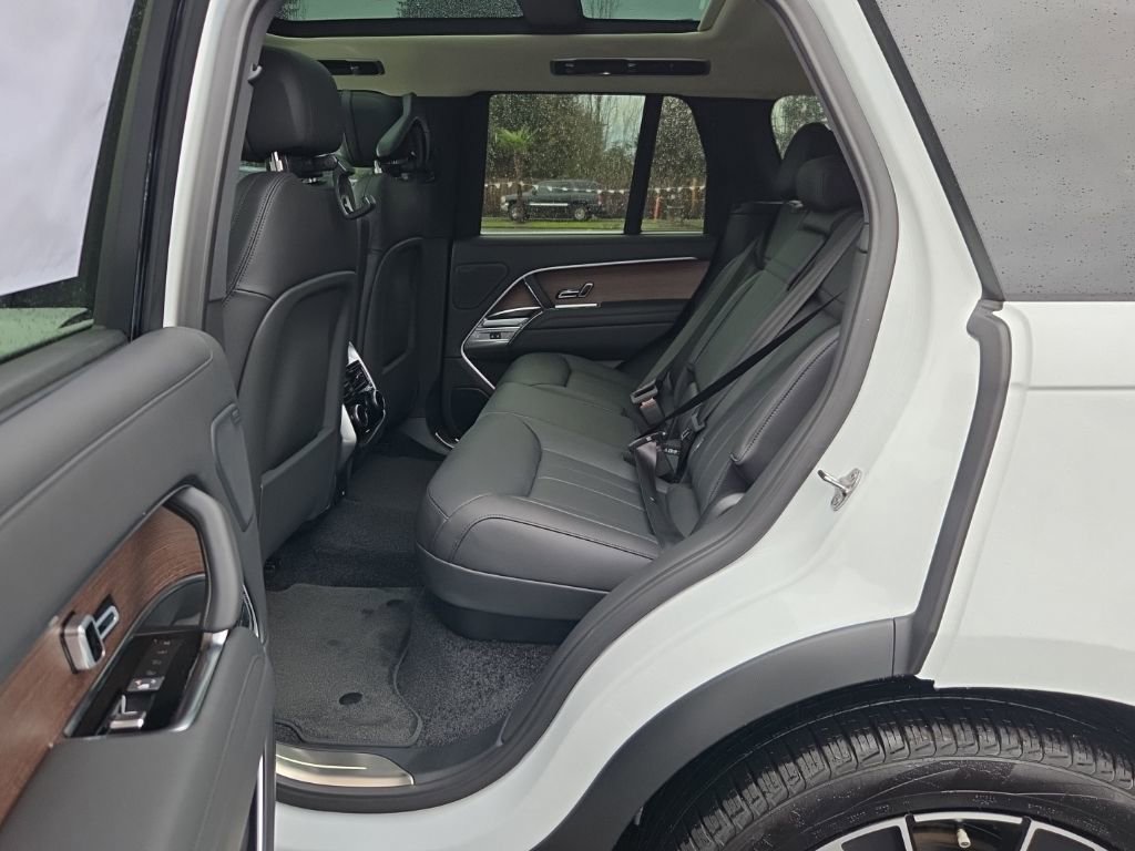 New 2026 Land Rover Range Rover SE image 5