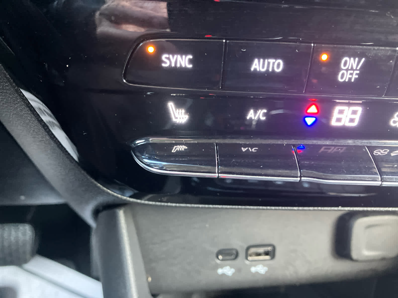 Certified 2025 Buick Encore GX Avenir image 24