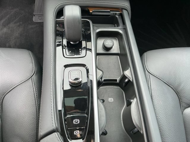 Certified 2024 Volvo XC90 T8 Plus w/ Protection Package Premier AWD/4WD image 17