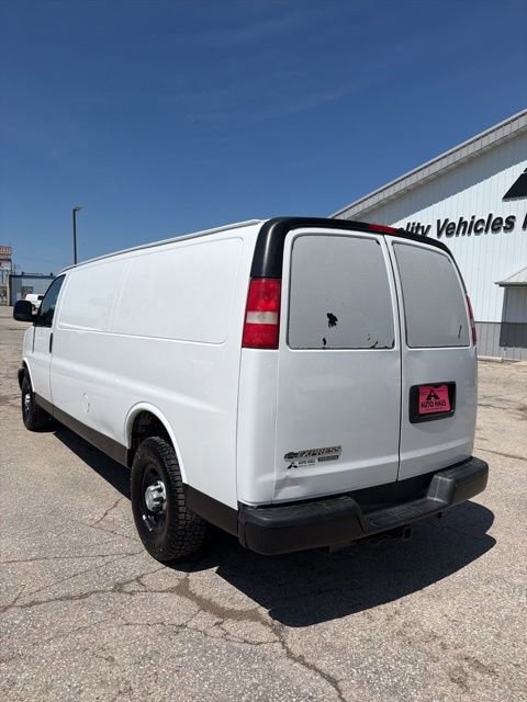 Used 2016 Chevrolet Express 2500 Extended RWD image 12
