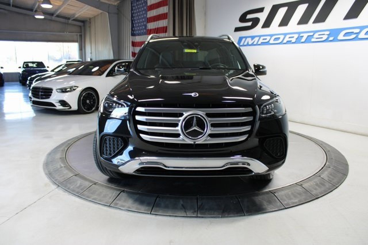 Used 2025 Mercedes-Benz GLS 450 4MATIC image 3