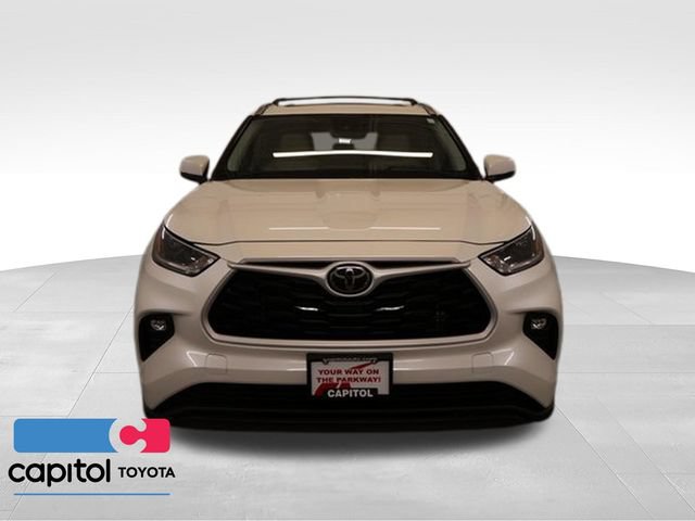 Certified 2021 Toyota Highlander XLE AWD/4WD image 7