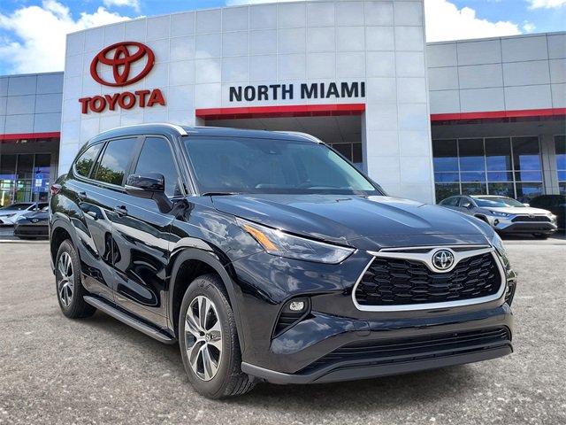 Used 2023 Toyota Highlander XLE