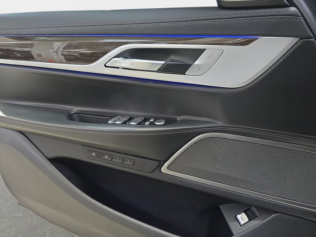 Used 2020 BMW 740i RWD image 24