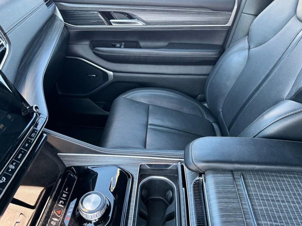 Used 2024 Jeep Wagoneer Series II w/ Flexible Seating Group image 11