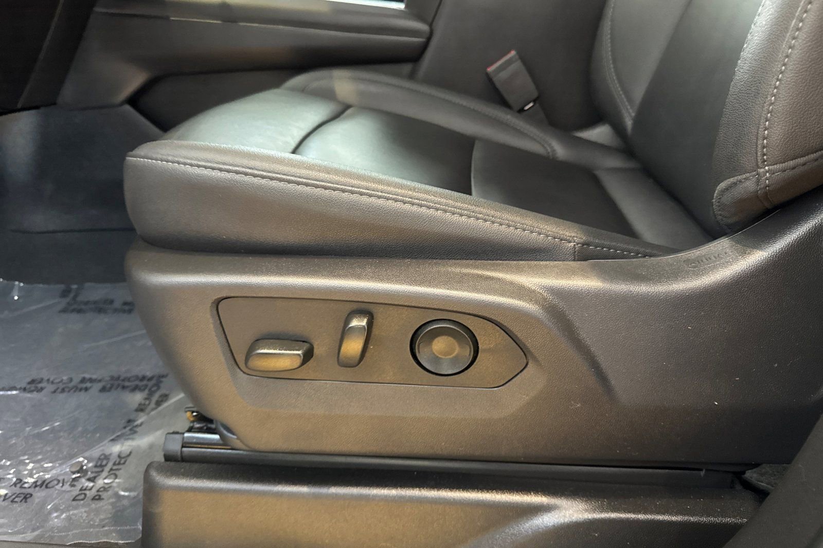 Used 2025 Chevrolet Suburban Z71 AWD/4WD image 12
