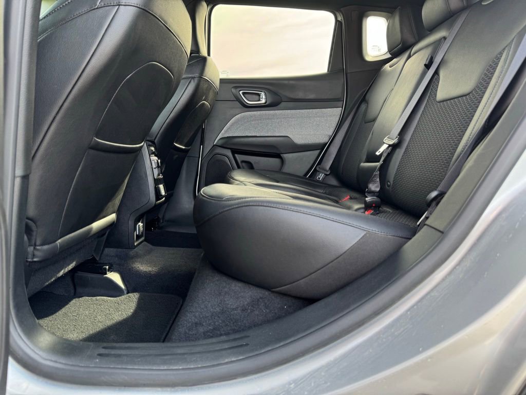 Certified 2025 Jeep Compass Latitude image 23