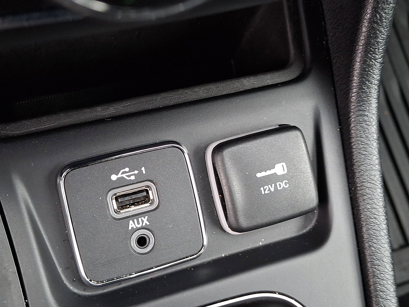 Certified 2022 Jeep Cherokee Latitude Lux w/ Sun & Sound Group image 28