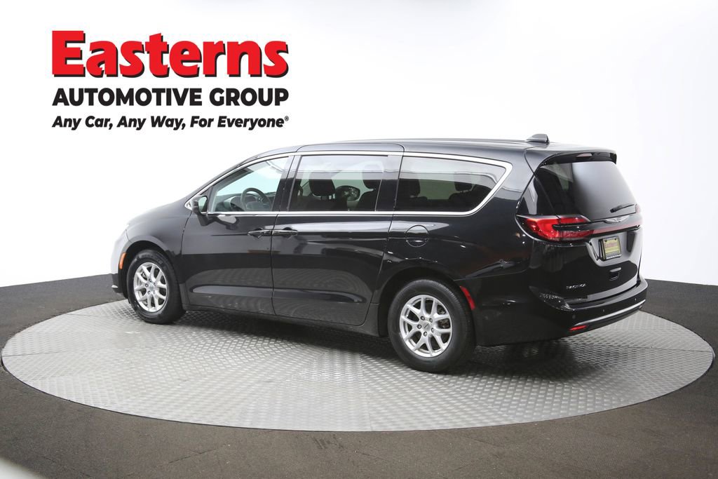 Used 2023 Chrysler Pacifica Touring-L FWD image 62