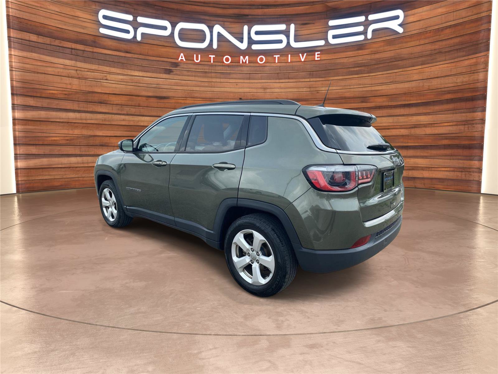 Used 2018 Jeep Compass Latitude w/ Popular Equipment Group FWD image 3