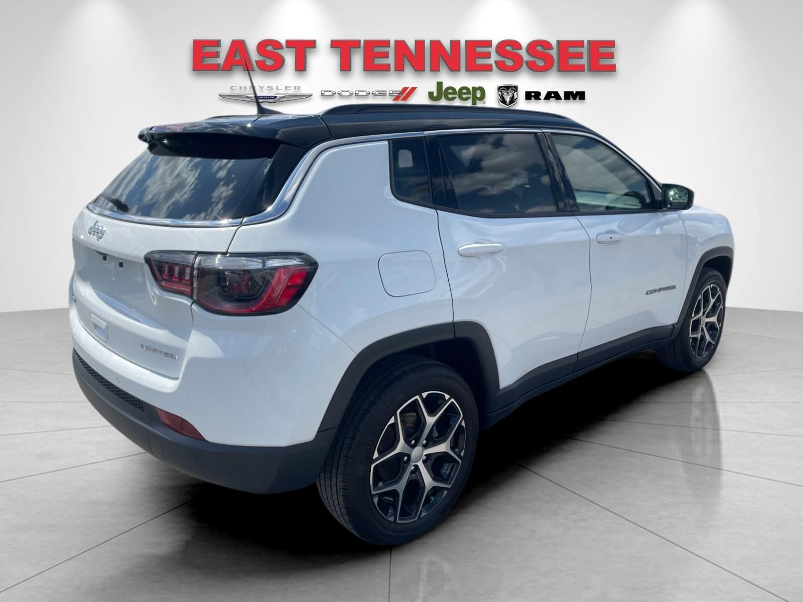Used 2024 Jeep Compass Limited image 3