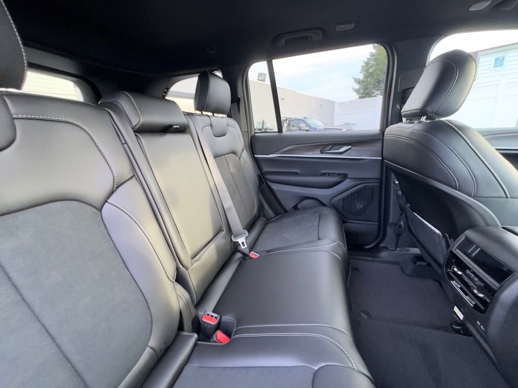 New 2026 Jeep Grand Cherokee Altitude image 22