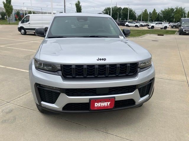 New 2026 Jeep Grand Cherokee Limited w/ Limited Altitude Package AWD/4WD image 2