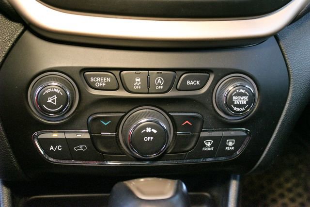 Used 2015 Jeep Cherokee Latitude w/ Cold Weather Group AWD/4WD image 25