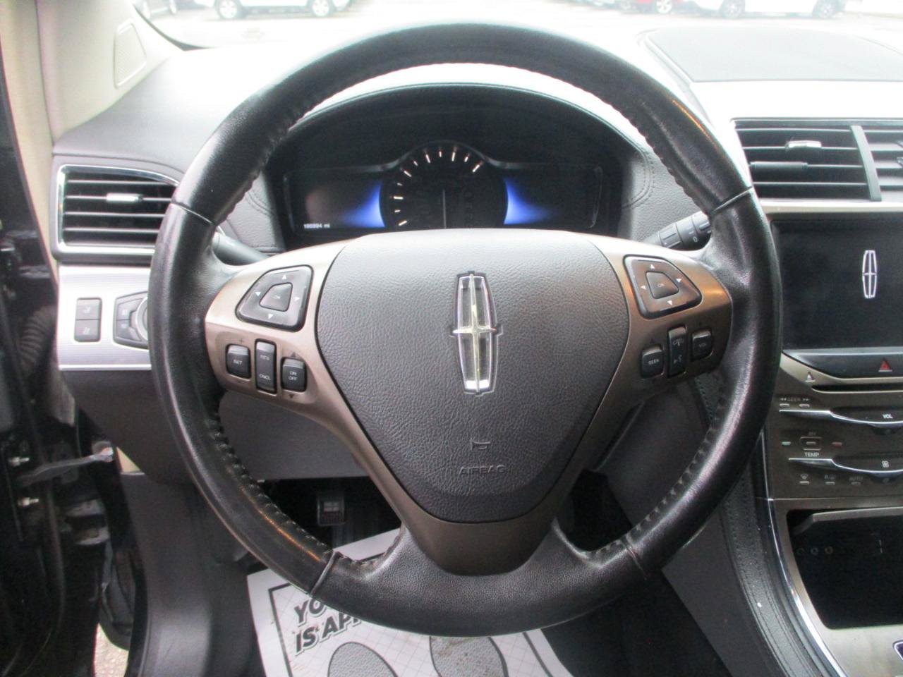 Used 2012 Lincoln MKX FWD image 13