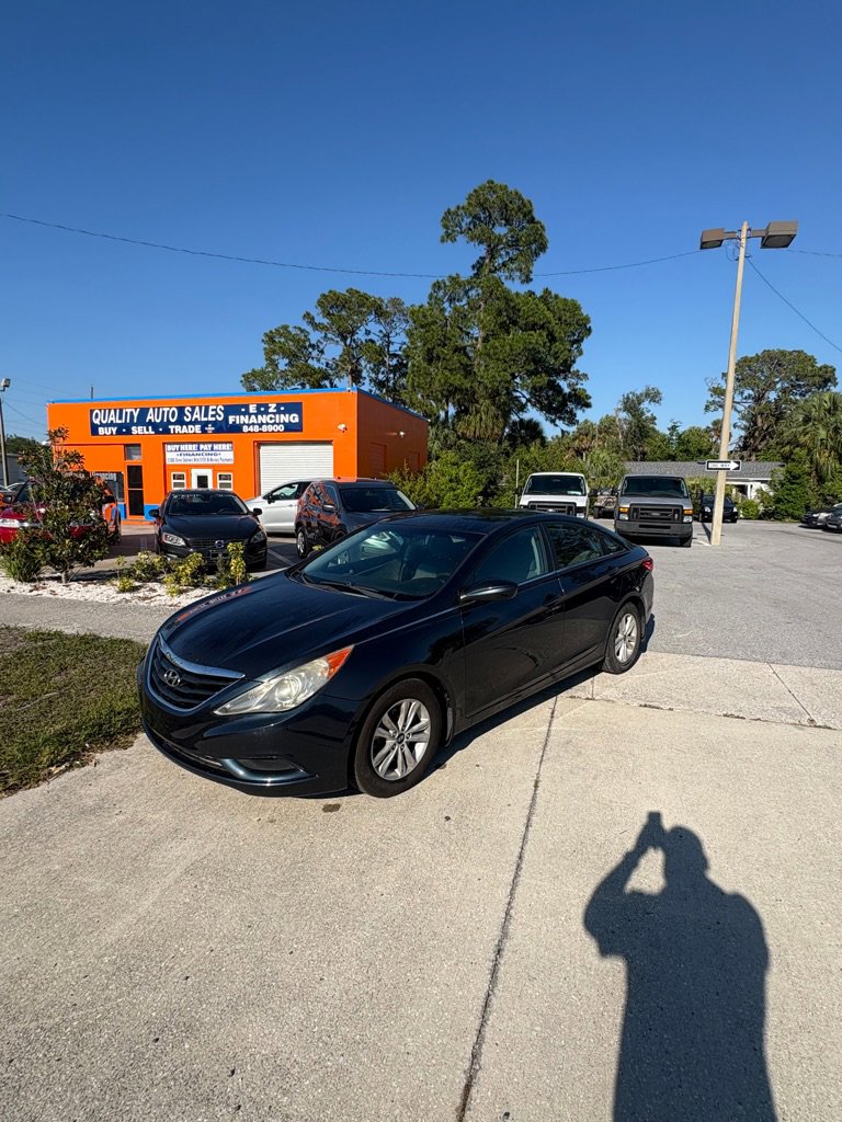 Used 2011 Hyundai Sonata GLS FWD image 1