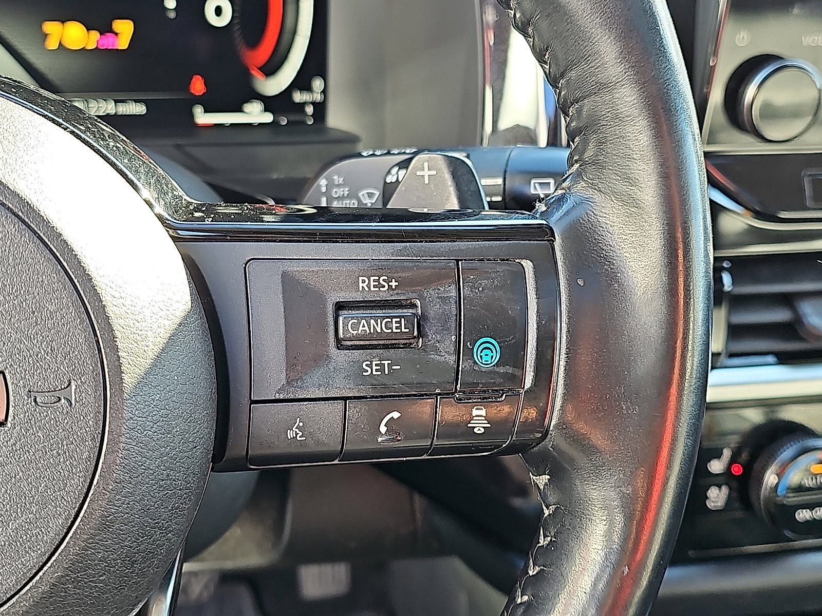 Used 2022 Nissan Pathfinder Platinum w/ Cargo Package image 26