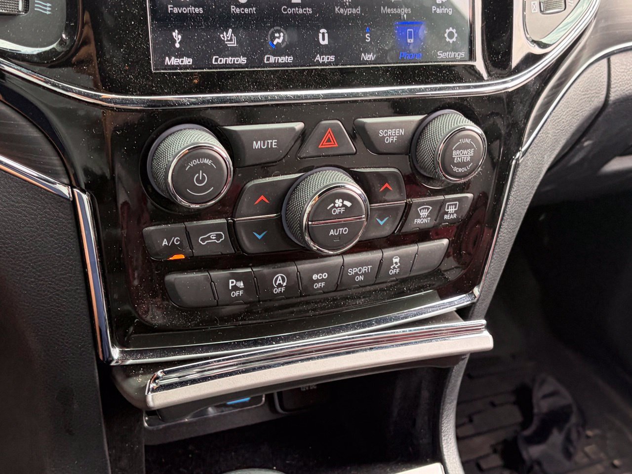 Used 2021 Jeep Grand Cherokee Limited AWD/4WD image 10