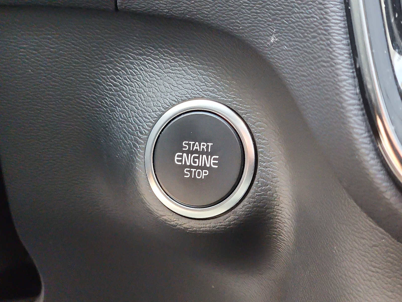 Used 2026 Volvo XC40 B5 Plus w/ Protection Package Premier image 23