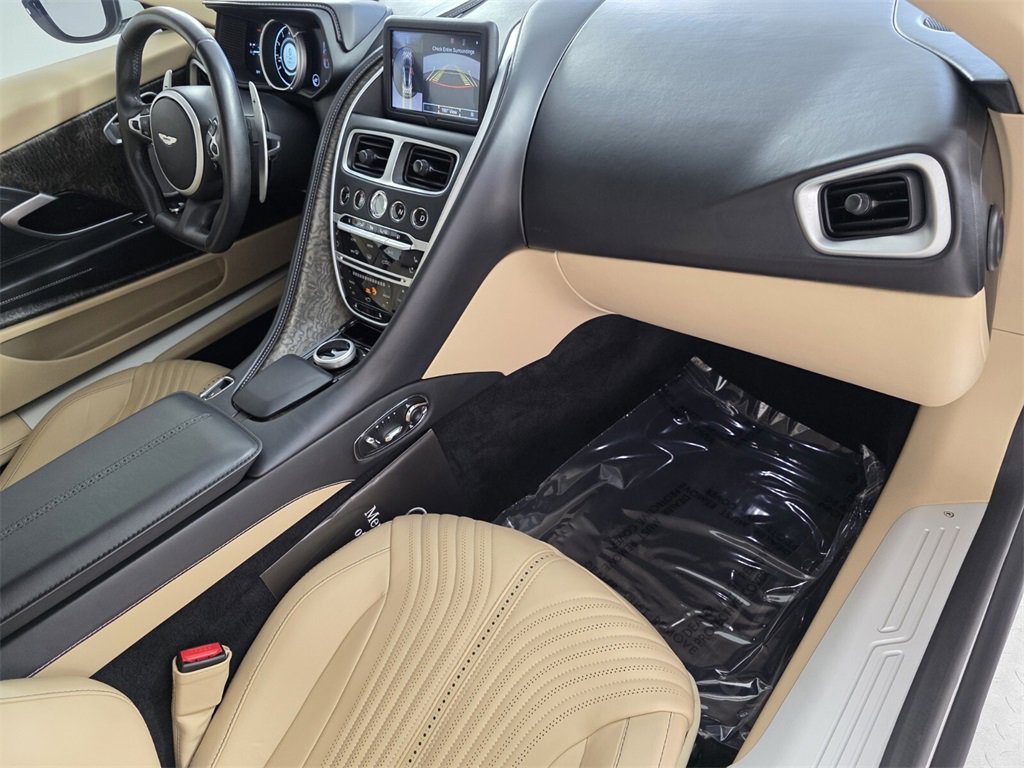 Used 2023 Aston Martin DB11 Coupe image 27