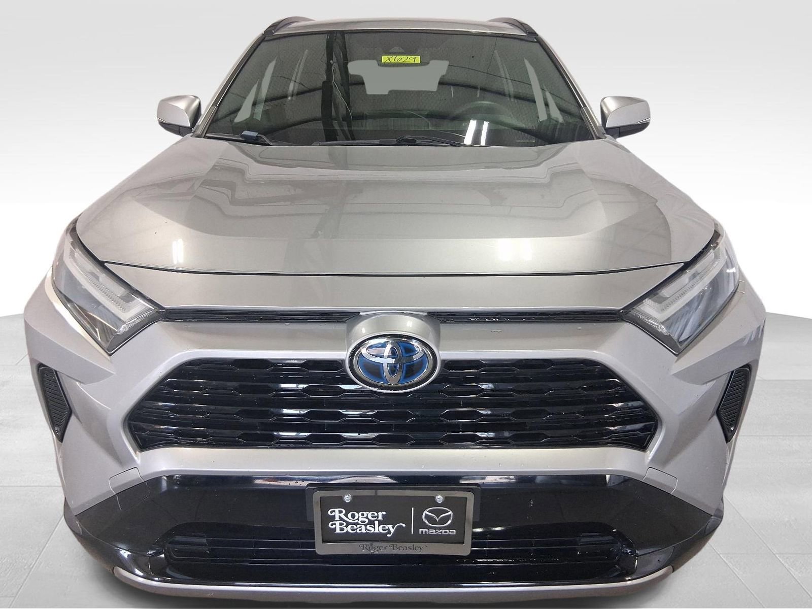 Used 2022 Toyota RAV4 SE AWD/4WD image 2