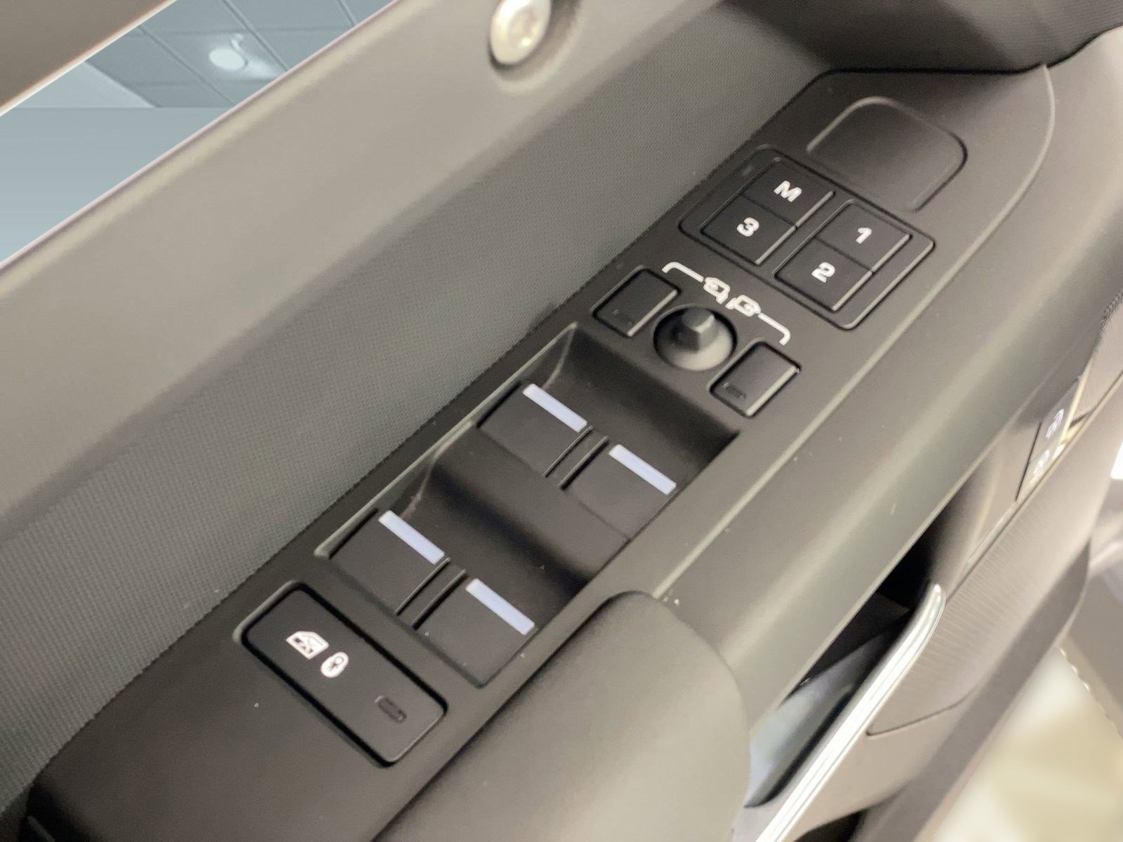 Used 2025 Land Rover Defender 110 S image 10