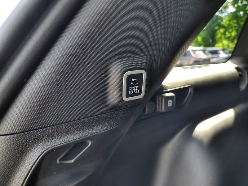 Used 2025 Jeep Grand Cherokee Altitude AWD/4WD image 16