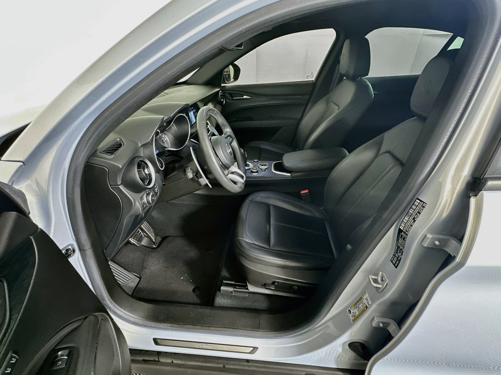 Used 2023 Alfa Romeo Stelvio Sprint RWD image 13