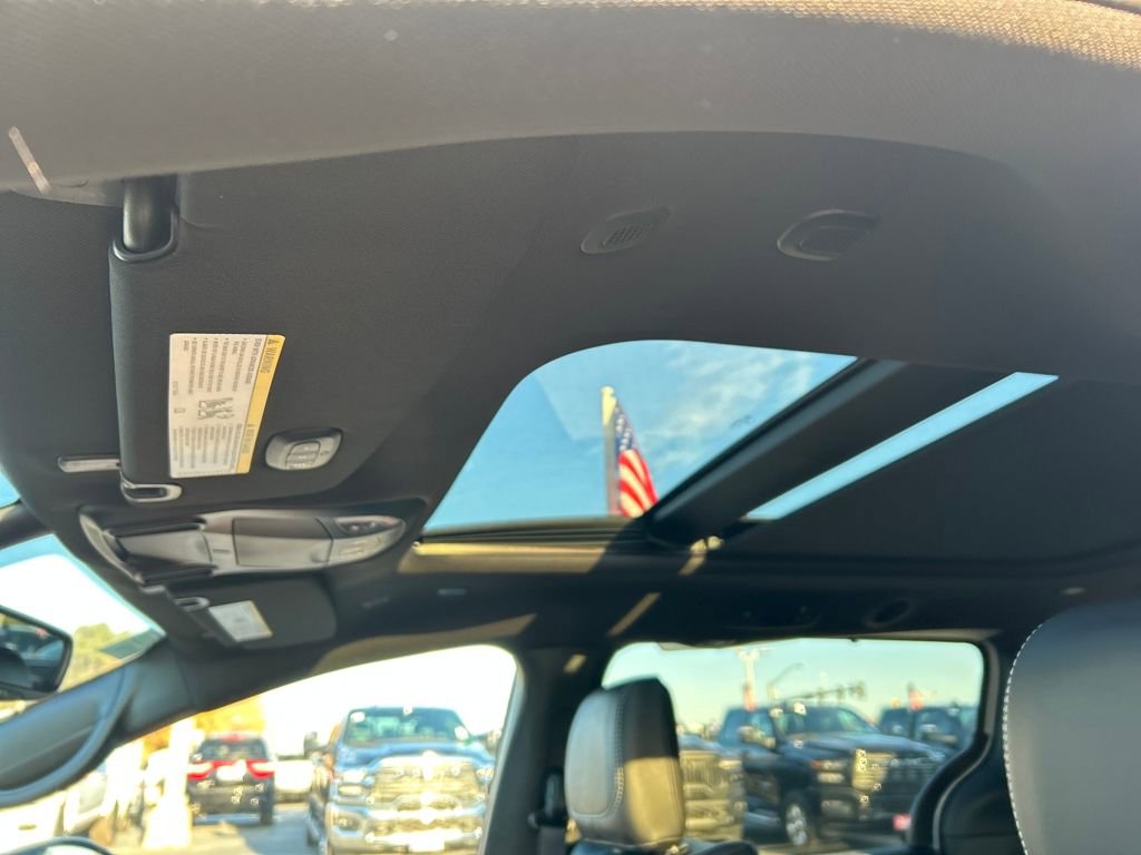 New 2026 Chrysler Pacifica Select w/ S Appearance Package image 21