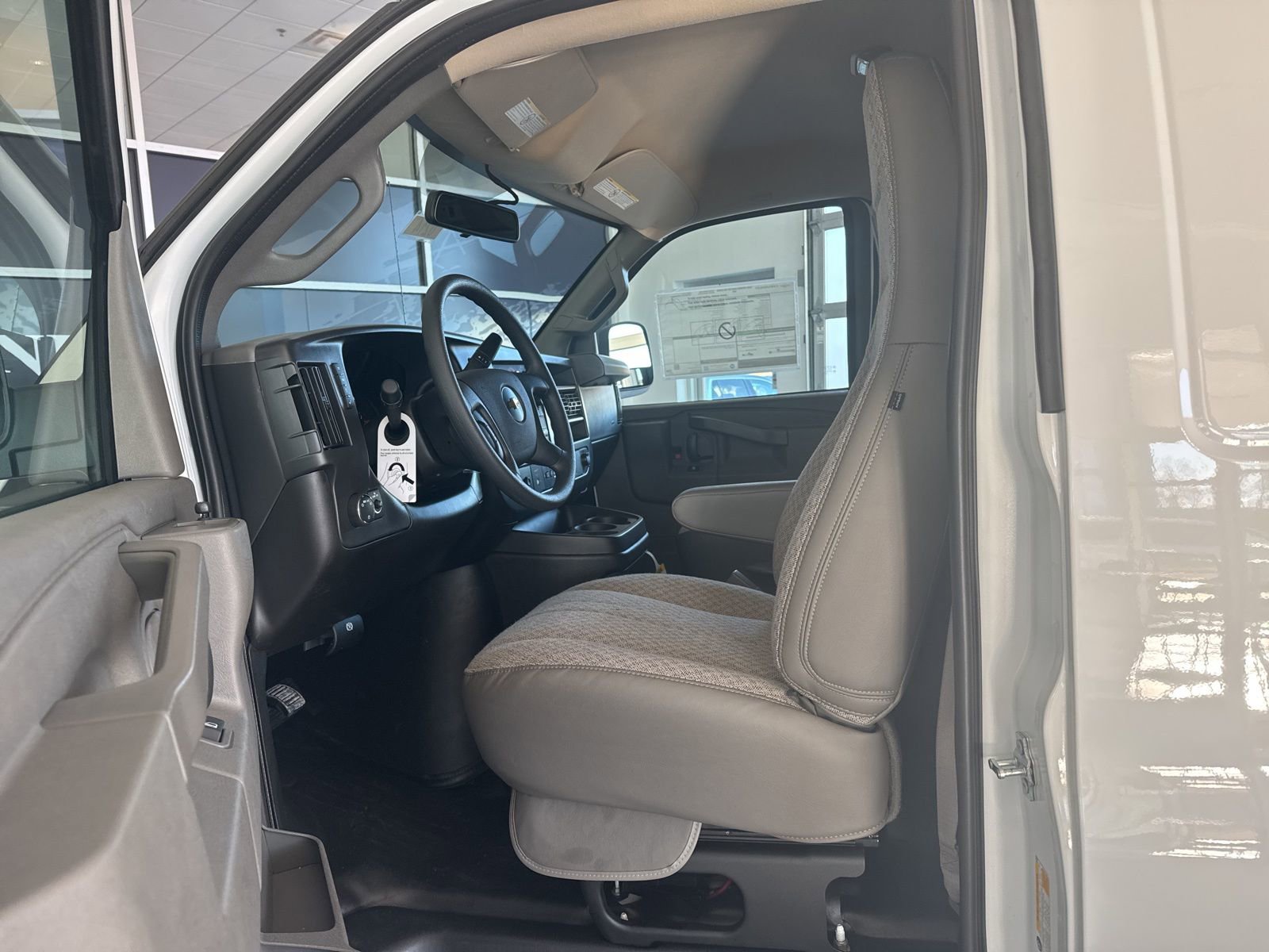 New 2025 Chevrolet Express 2500 Extended w/ Enhanced Convenience Package image 15