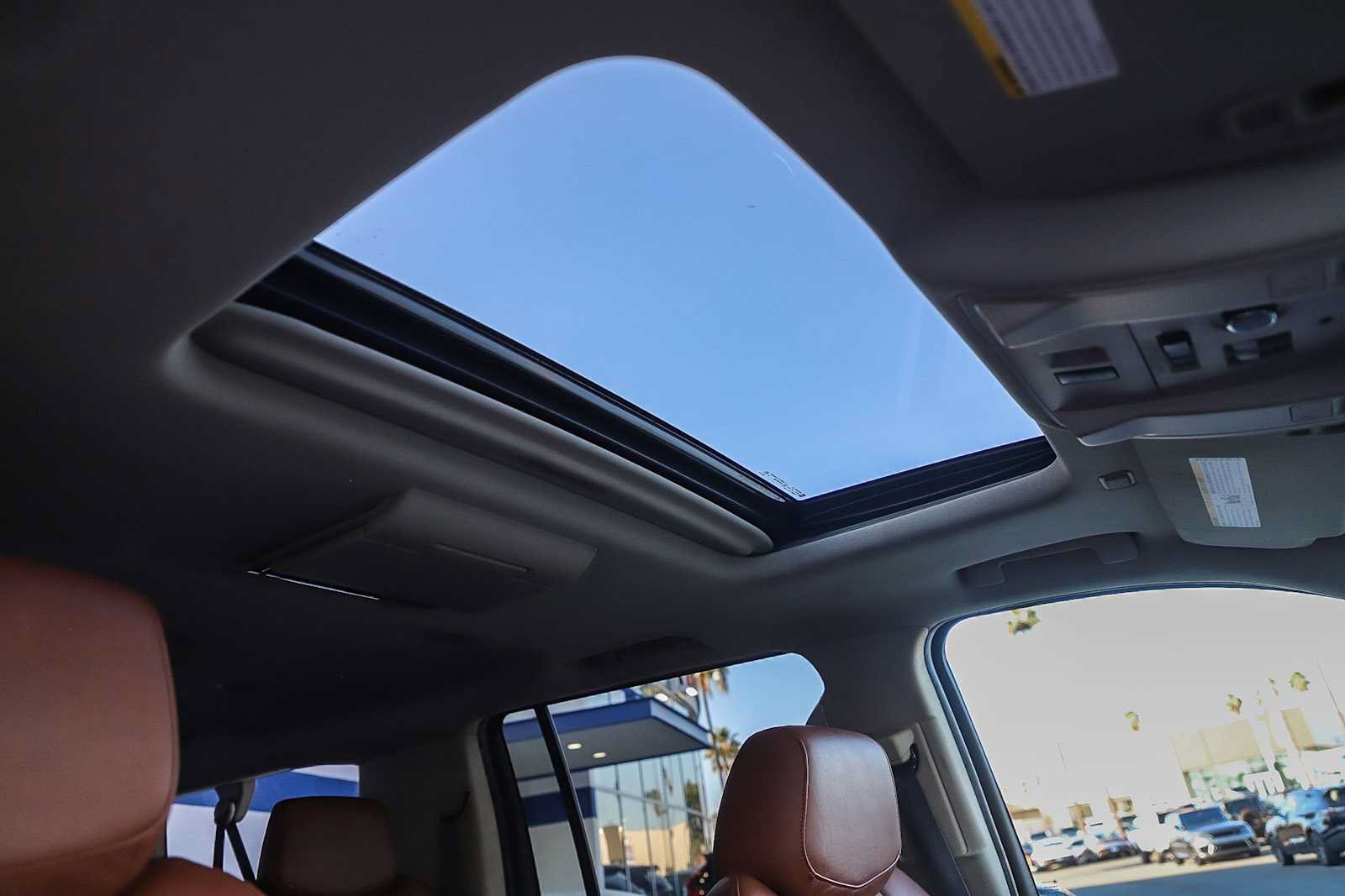 Used 2016 Cadillac Escalade ESV Premium AWD/4WD image 18