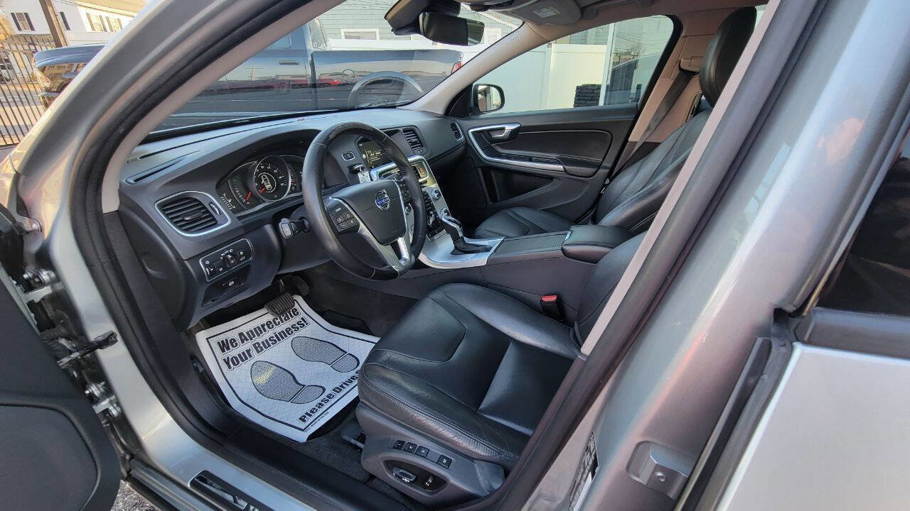Used 2017 Volvo S60 T5 Dynamic image 11