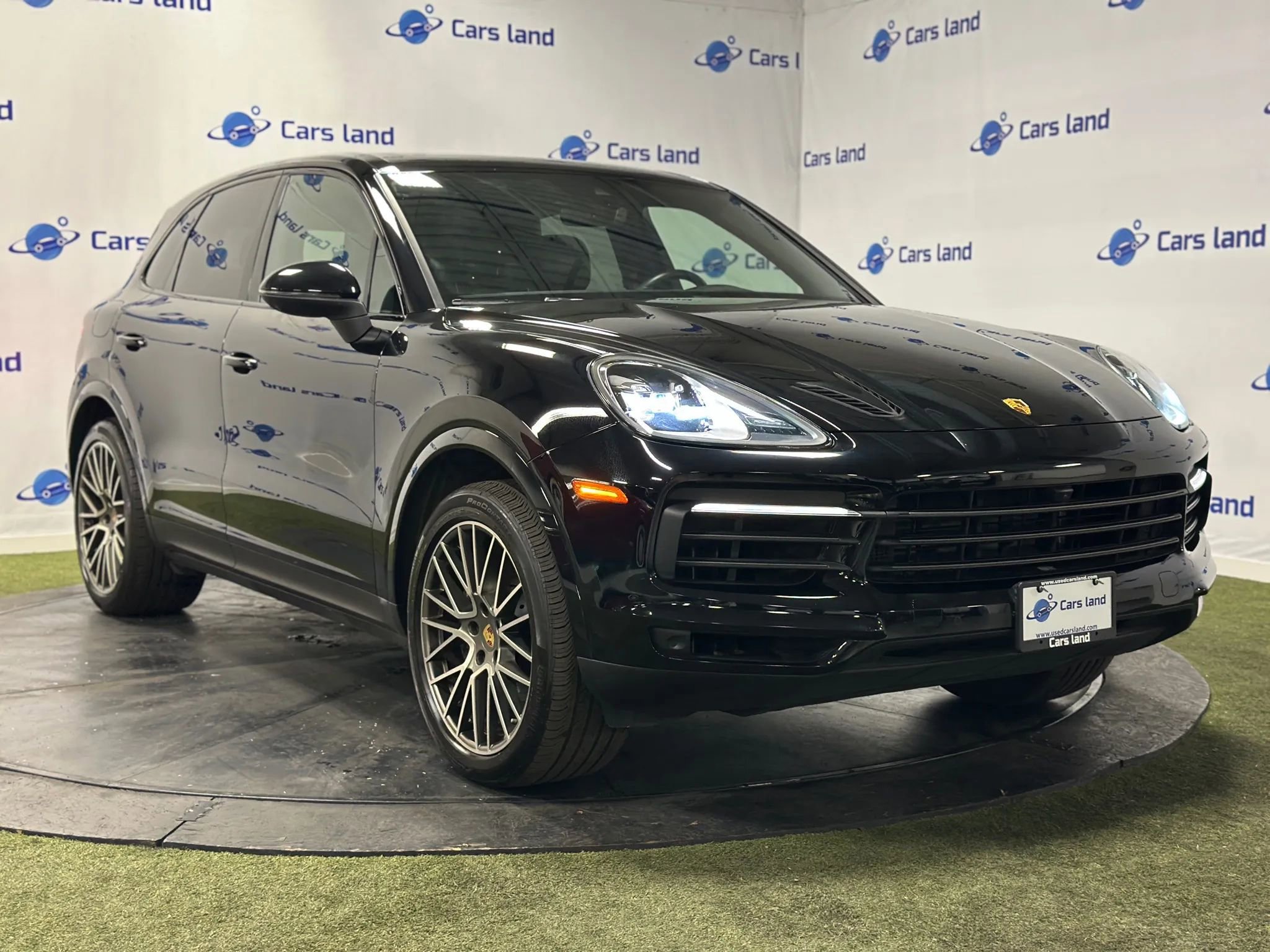 Used 2023 Porsche Cayenne image 1