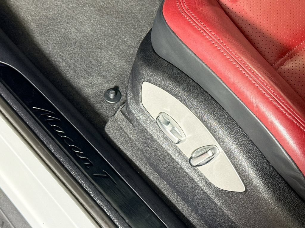 Certified 2023 Porsche Macan Turbo AWD/4WD image 26
