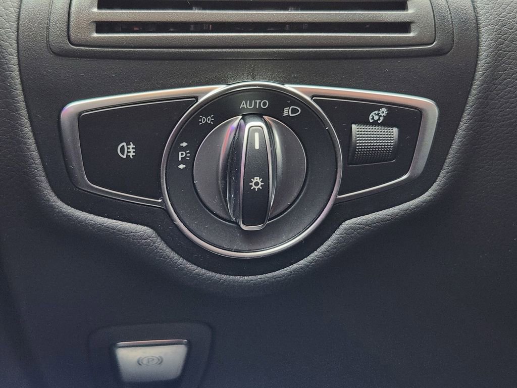 Used 2023 Mercedes-Benz GLC 300 4MATIC Coupe image 21