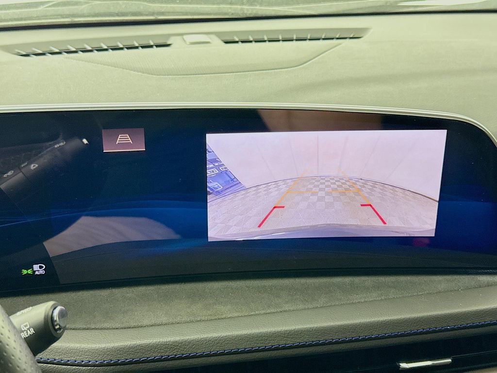 Used 2024 Cadillac XT4 Sport w/ Technology Package image 15