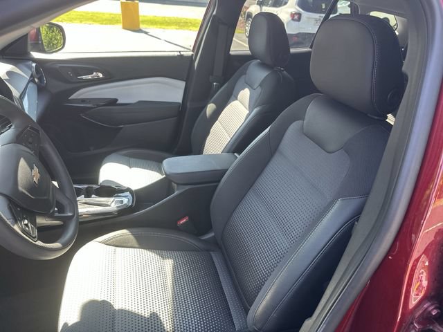 Used 2025 Chevrolet Trax LT FWD image 15