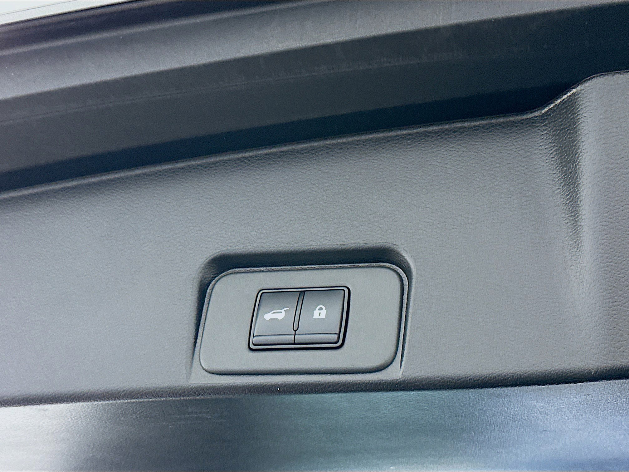 Used 2025 Nissan Rogue SV image 30