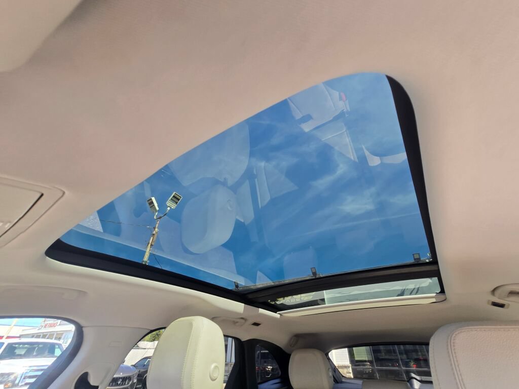 Used 2018 Jaguar F-PACE Prestige AWD/4WD image 38
