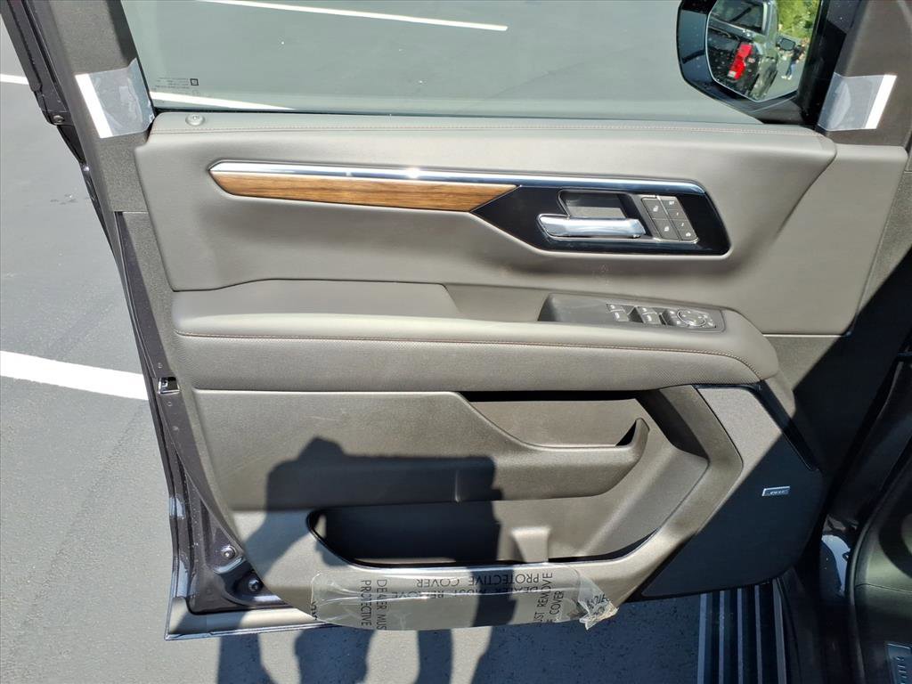 New 2026 Chevrolet Suburban High Country image 12
