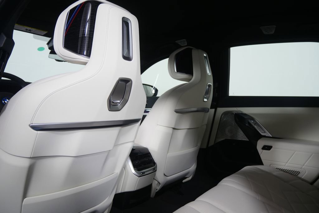 New 2026 BMW i7 xDrive60 w/ Executive Package image 15