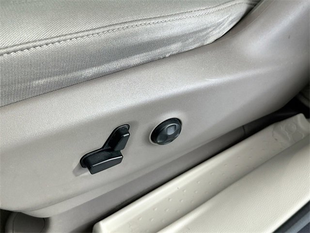 Used 2020 Chrysler Voyager LX image 18