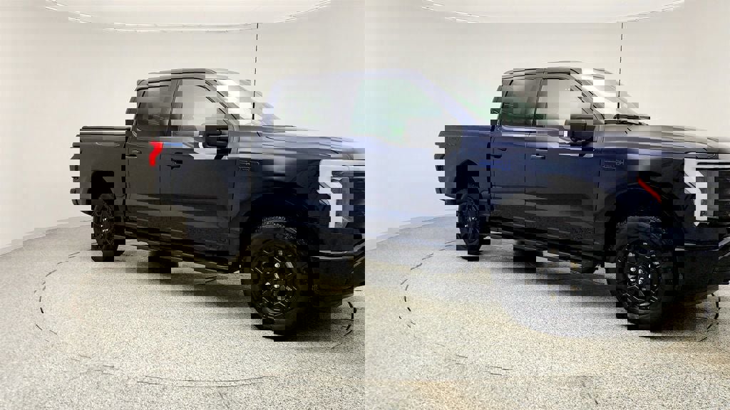 Used 2025 Ford F150 Lightning XLT image 3