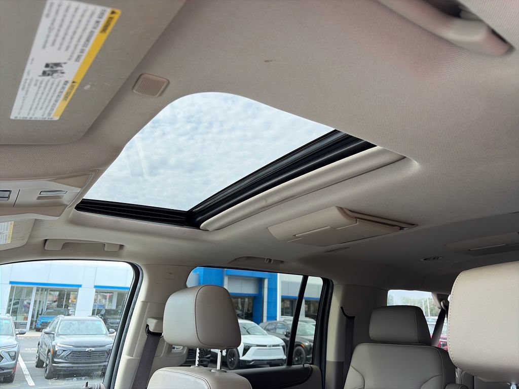 Used 2018 Chevrolet Suburban Premier AWD/4WD image 32