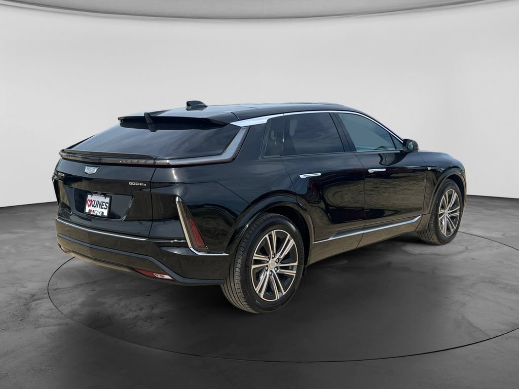 Used 2024 Cadillac Lyriq Luxury AWD/4WD image 10