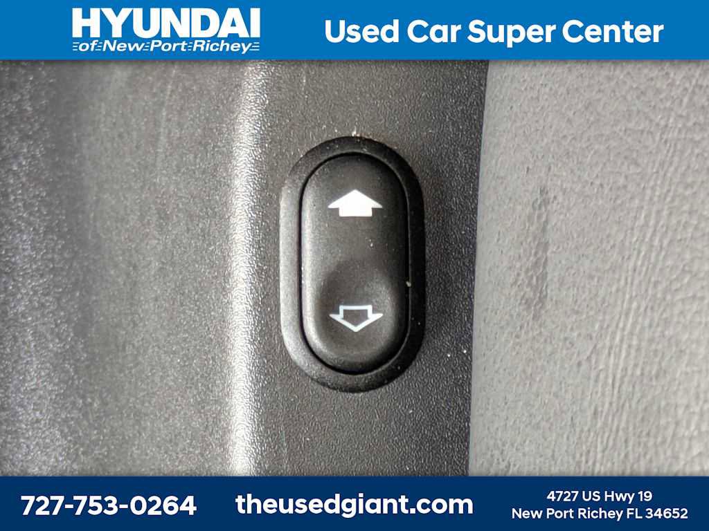 Used 2020 Land Rover Range Rover Velar R-Dynamic S image 18