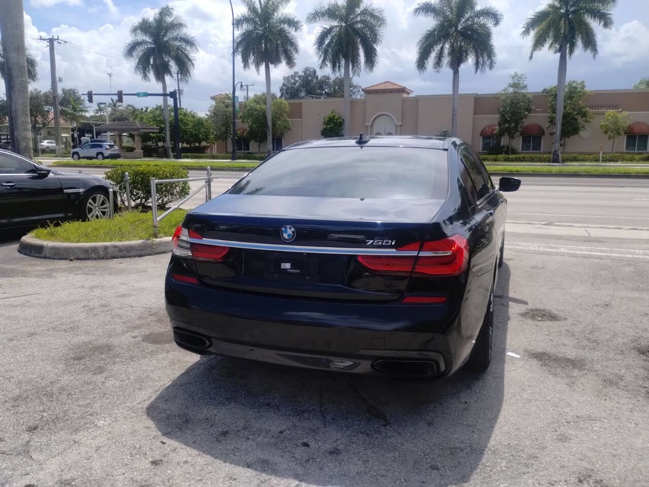 Used 2016 BMW 750i image 14