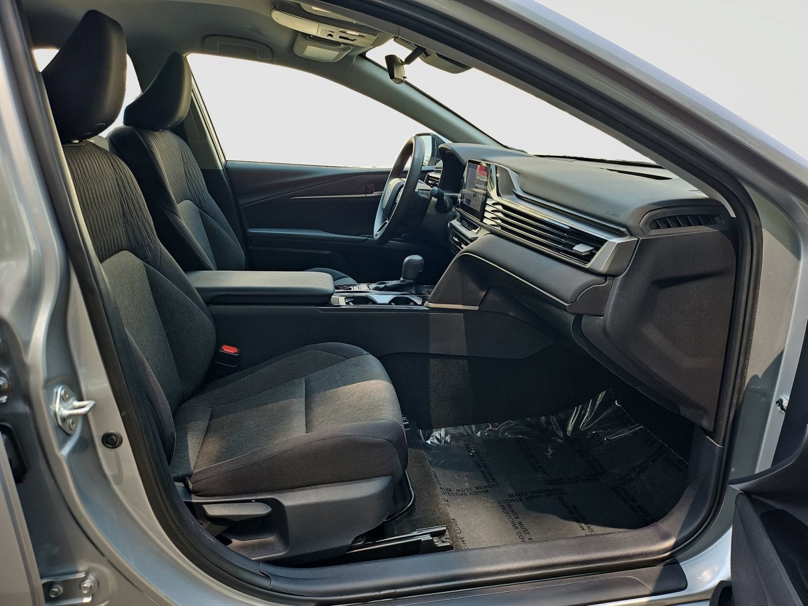 Used 2025 Toyota Camry LE FWD image 17