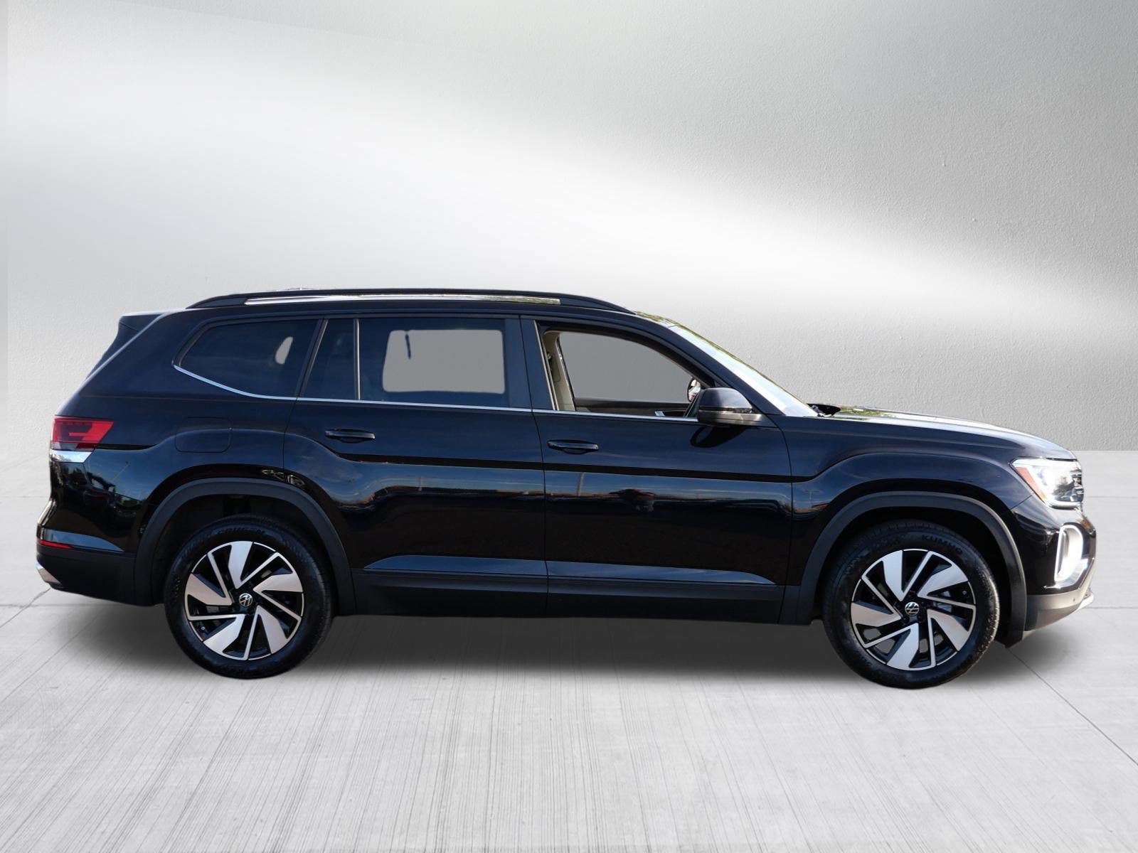 Certified 2024 Volkswagen Atlas SE w/ Panoramic Sunroof Package AWD/4WD image 8