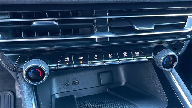 Used 2025 Chevrolet Traverse RS image 17